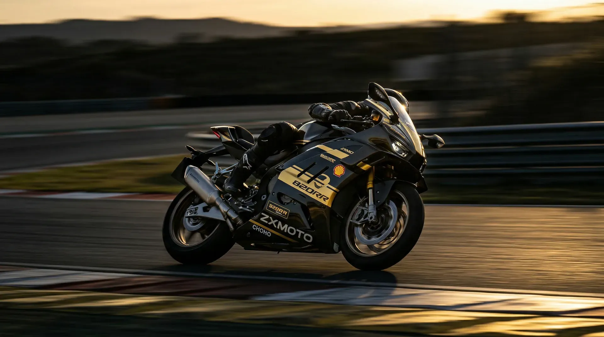 ZXMoto 820RR on track