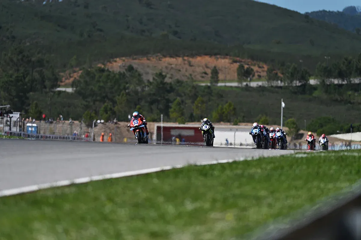 820RR in action at Portimão circuit